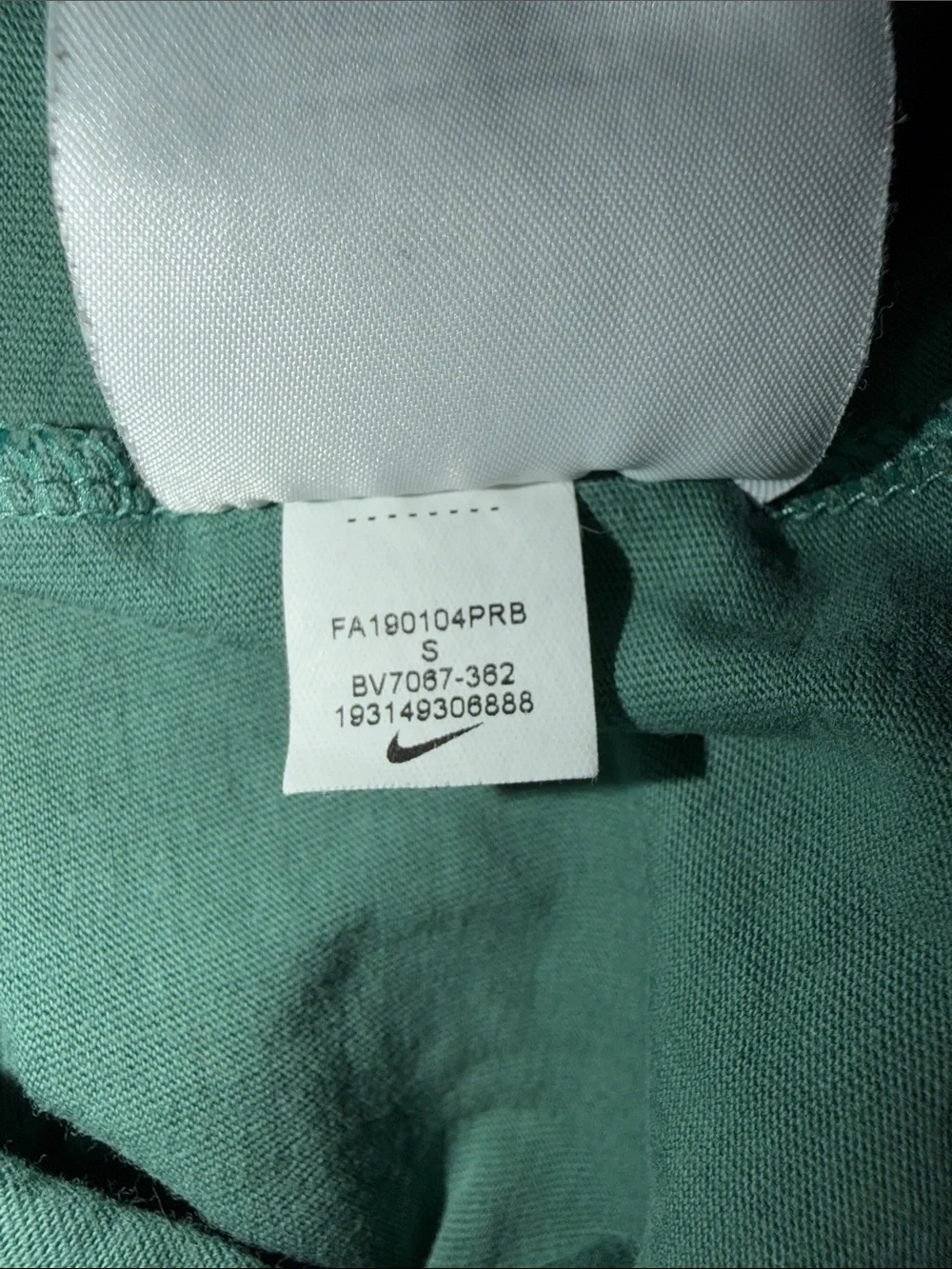 Nike SB Men’s S Swooshface Graphic Skateboarding T-Shirt Green Fall 2019 EUC